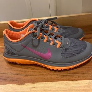 🧁Nike Fitsole cushioning and support Grey/ orange 7.5 shoes*